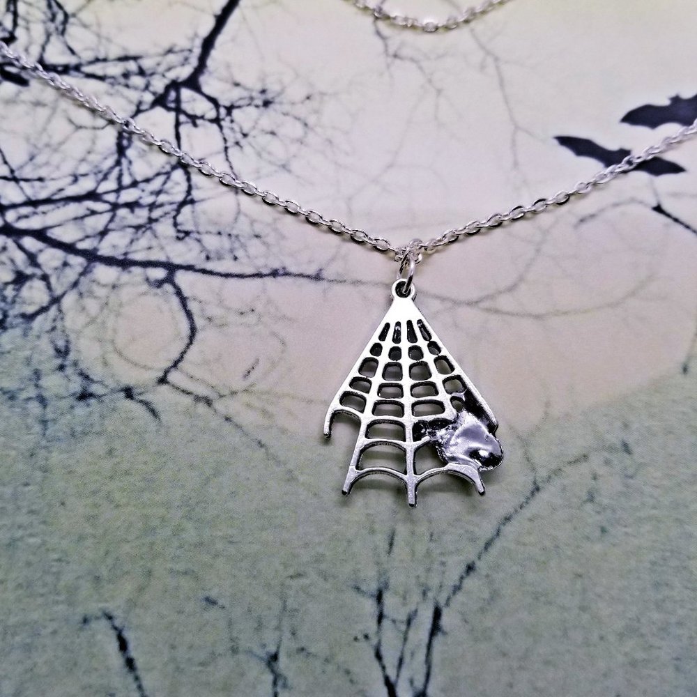 Spider & Corner Spiderweb Silver Necklace - Picture 3 of 3